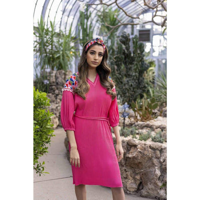 Rosa neon Pink Plisse Dress with long sleeves